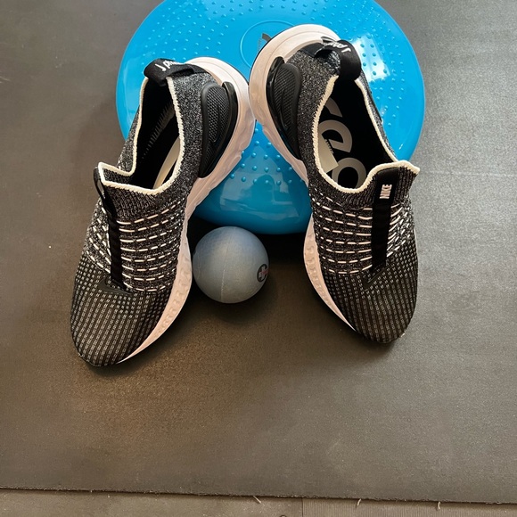 Nike no laces sneakers 🥰 - Picture 5 of 5